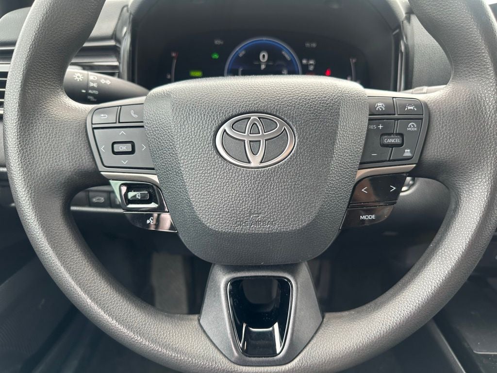 2025 Toyota Camry LE 1- Owner / Apple CarPlay/Android Auto