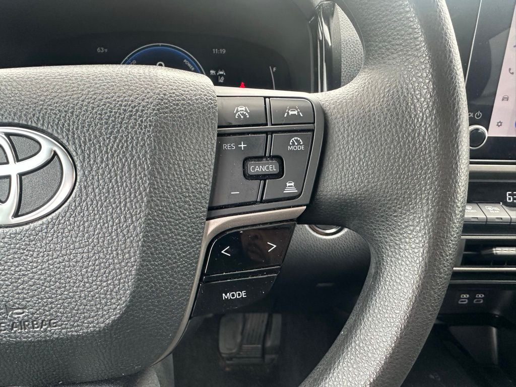 2025 Toyota Camry LE 1- Owner / Apple CarPlay/Android Auto