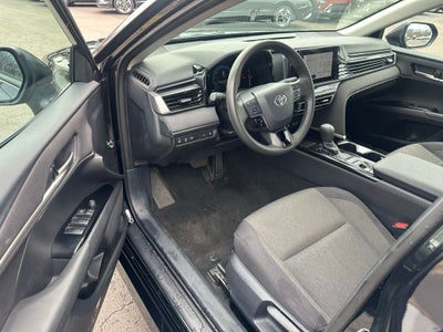 2025 Toyota Camry LE 1- Owner / Apple CarPlay/Android Auto
