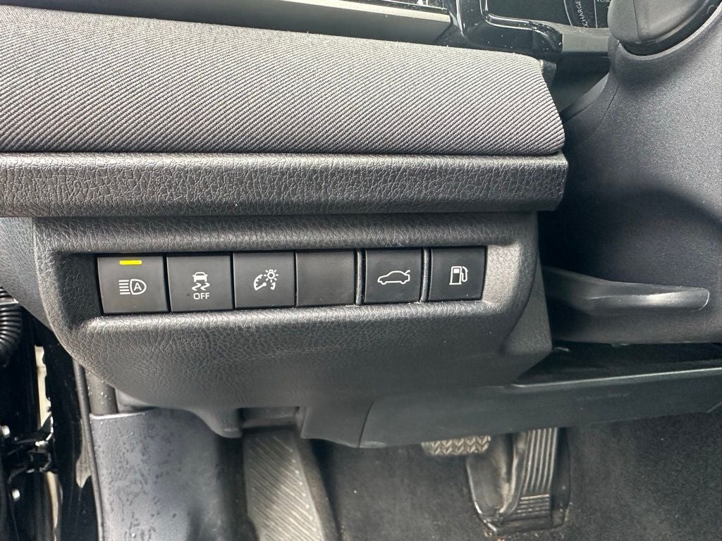 2025 Toyota Camry LE 1- Owner / Apple CarPlay/Android Auto