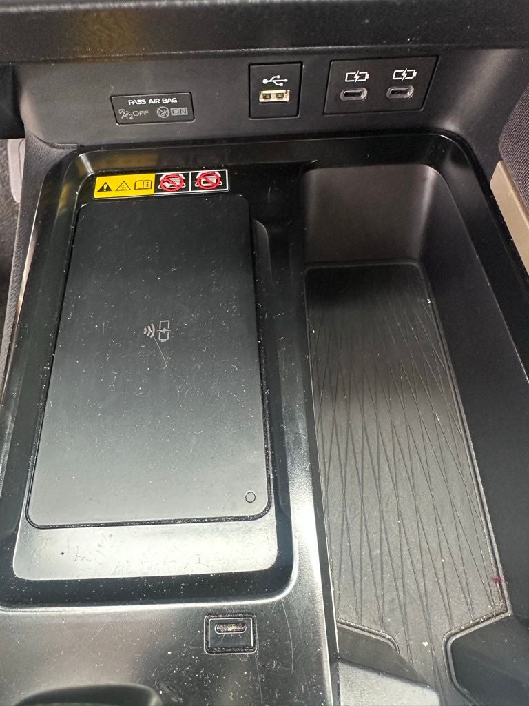 2025 Toyota Camry LE 1- Owner / Apple CarPlay/Android Auto
