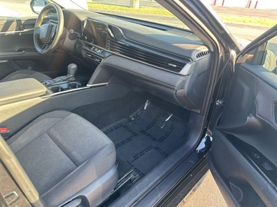 2025 Toyota Camry LE 1- Owner / Apple CarPlay/Android Auto
