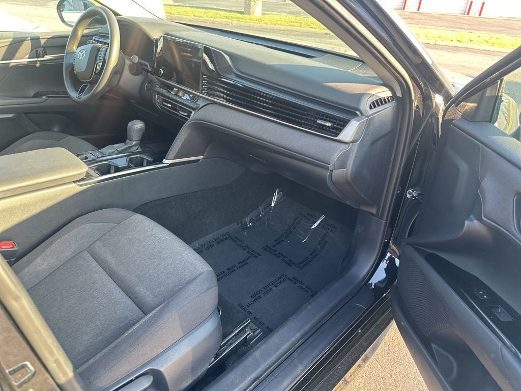 2025 Toyota Camry LE 1- Owner / Apple CarPlay/Android Auto