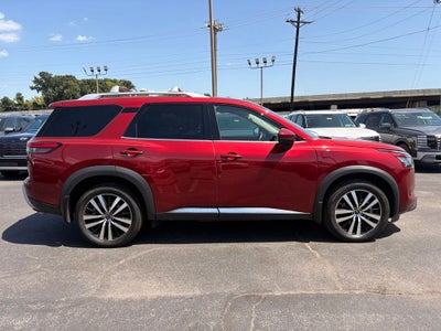 2025 Nissan Pathfinder Platinum