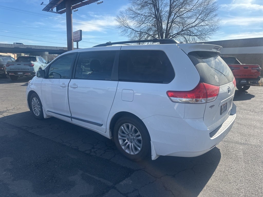 2012 Toyota Sienna Base 7 Passenger