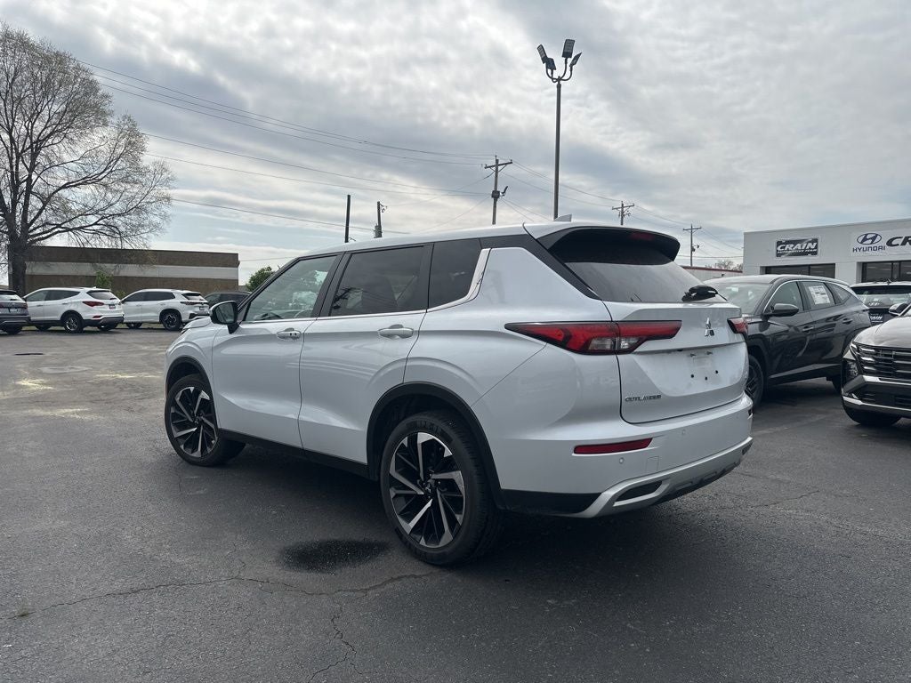 2024 Mitsubishi Outlander SE