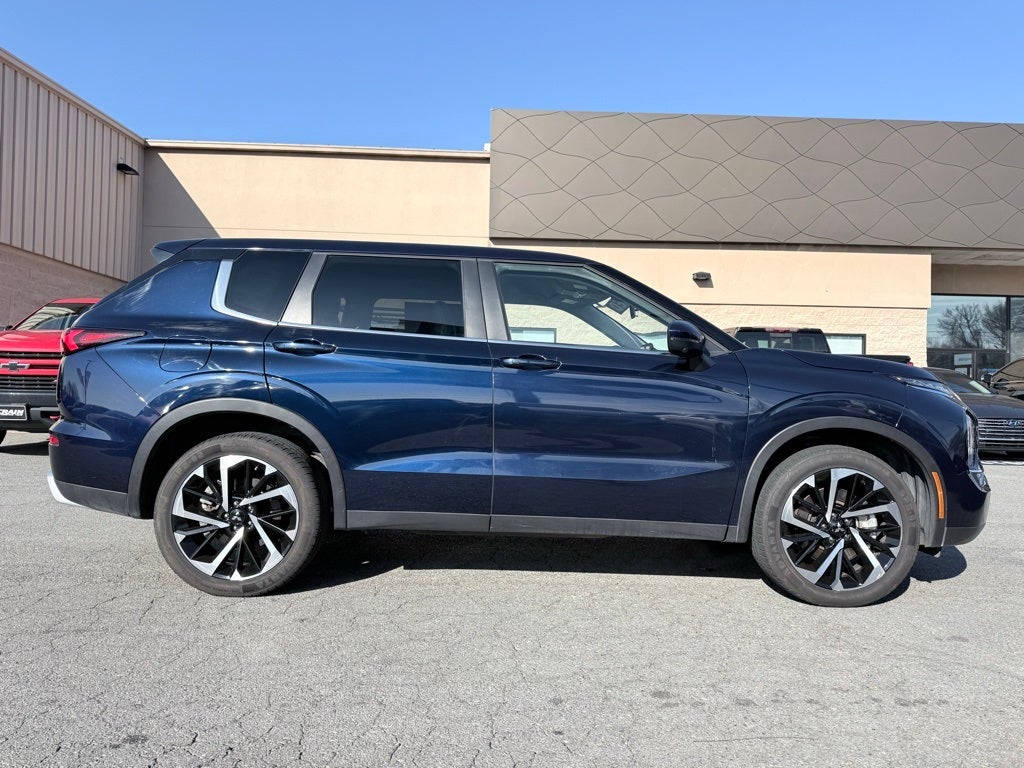 2024 Mitsubishi Outlander SE
