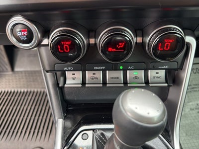 2024 Toyota GR86 Premium Clean Carfax / Apple CarPlay/Android Auto / 6-spee