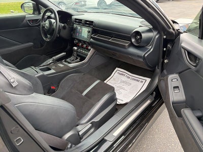 2024 Toyota GR86 Premium Clean Carfax / Apple CarPlay/Android Auto / 6-spee