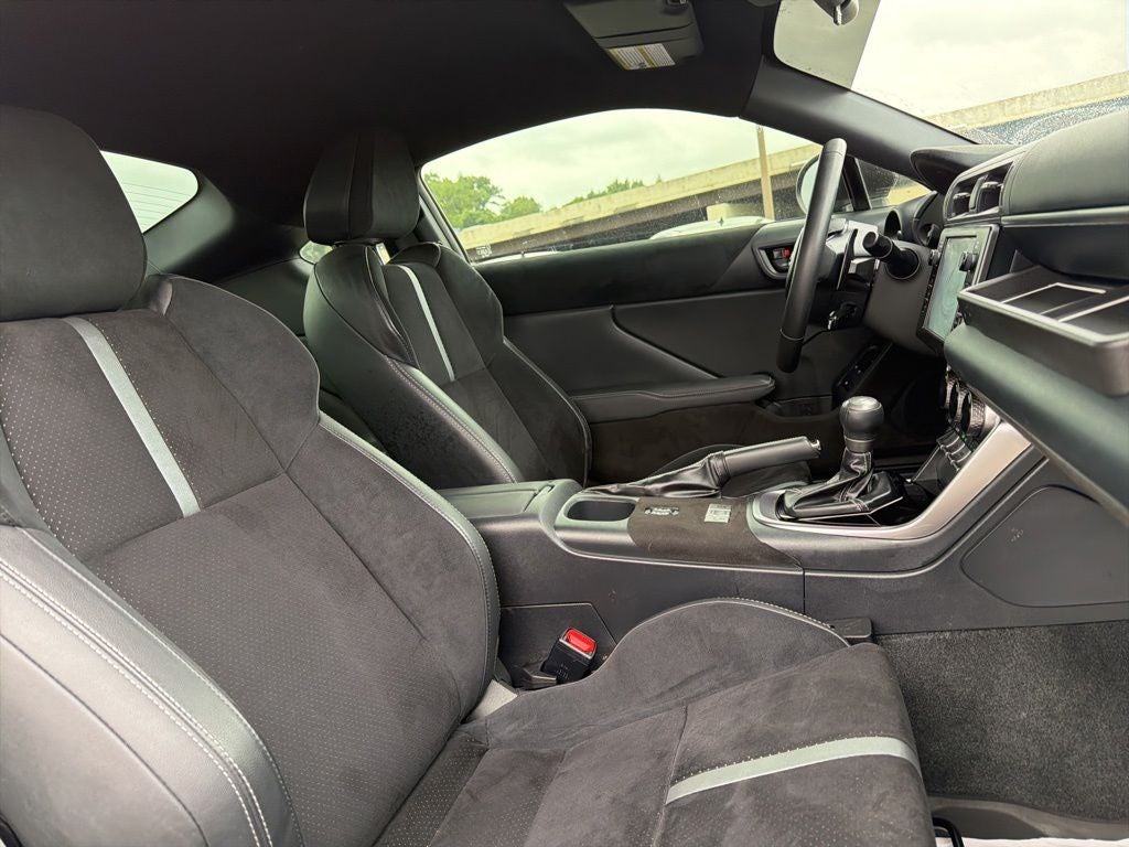 2024 Toyota GR86 Premium Clean Carfax / Apple CarPlay/Android Auto / 6-spee