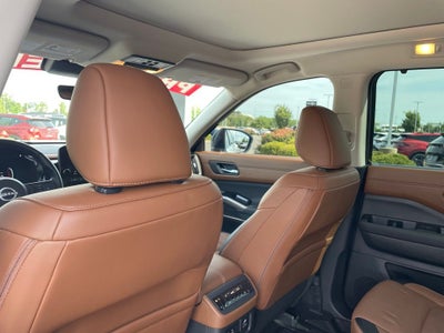 2025 Nissan Pathfinder Platinum