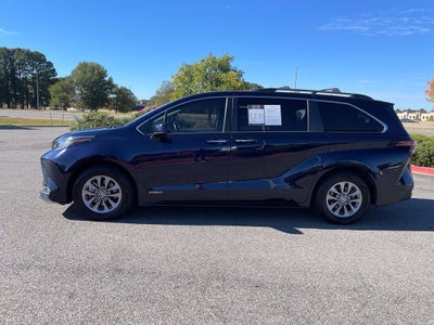 2021 Toyota Sienna XLE 8 Passenger