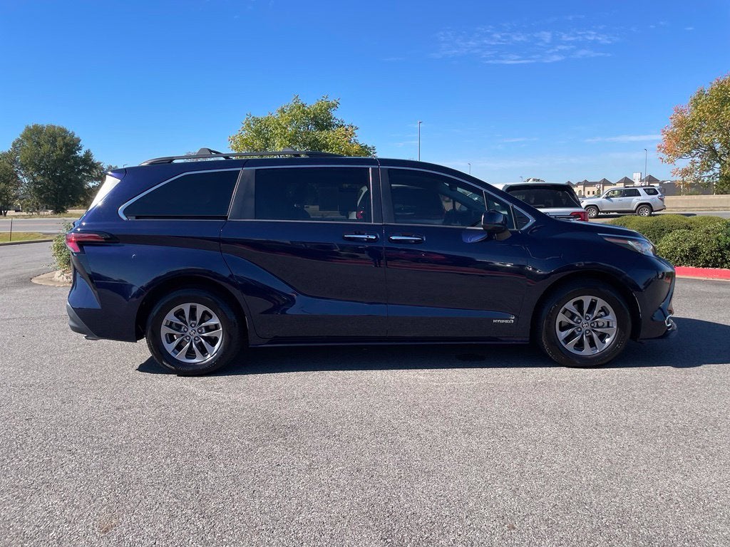 2021 Toyota Sienna XLE 8 Passenger