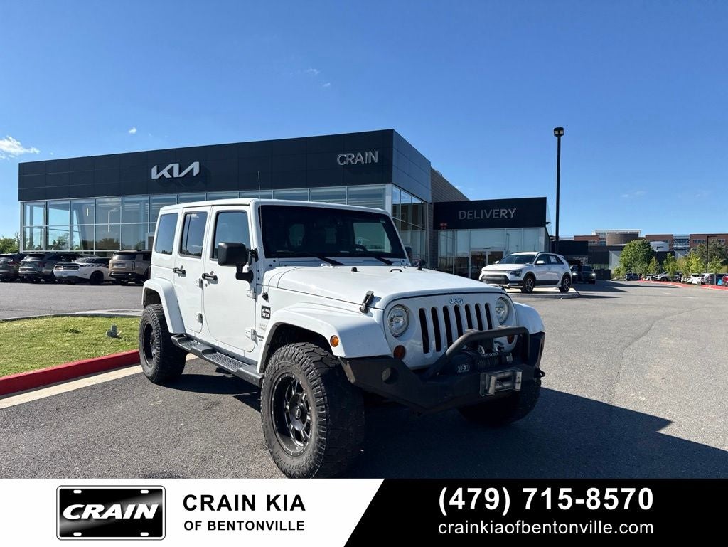 2013 Jeep Wrangler Unlimited Sahara - 4WD / CLEAN CARFAX / ONE OWNER