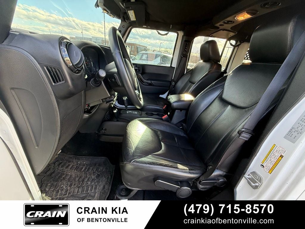 2015 Jeep Wrangler Unlimited Sahara Altitude - 4WD / CLEAN CARFAX / LIFT / WHEELS / TIRES