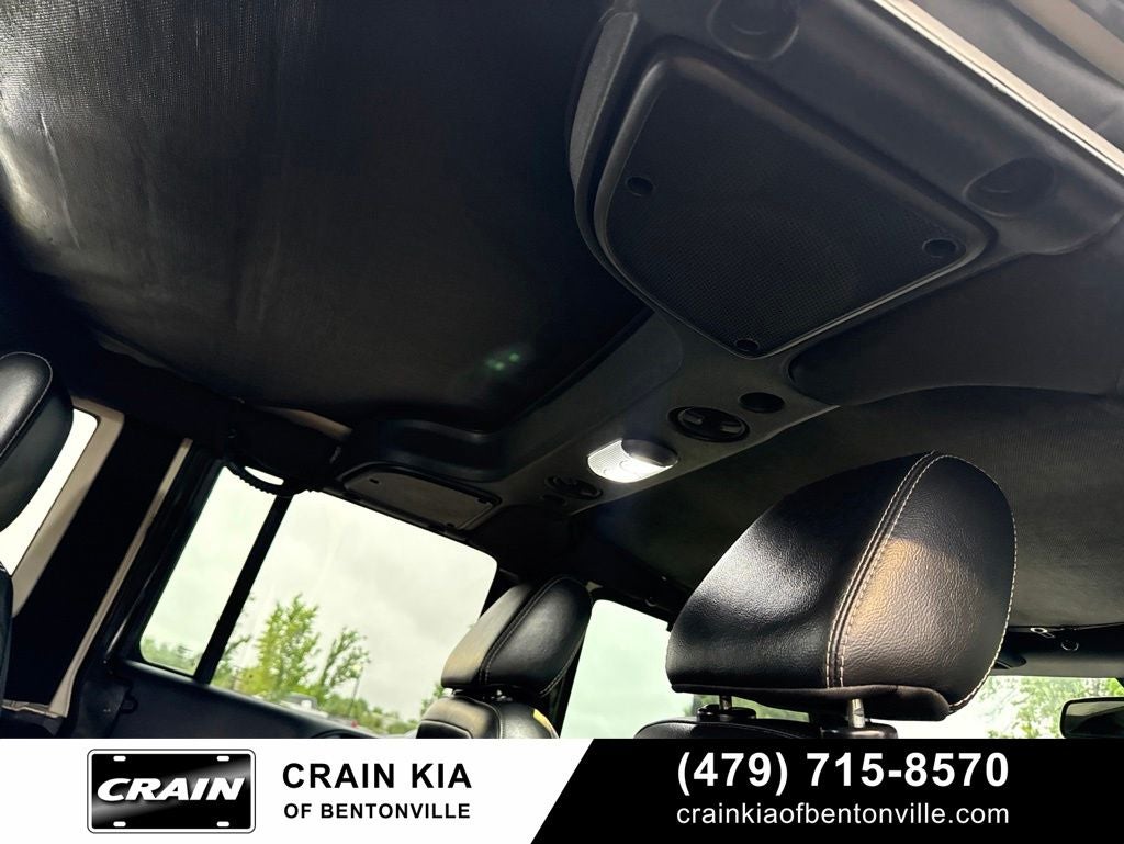2015 Jeep Wrangler Unlimited Rubicon - 4WD / CLEAN CARFAX HISTORY