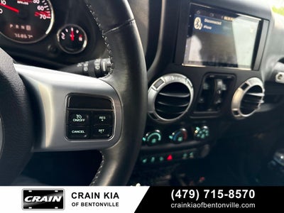 2015 Jeep Wrangler Unlimited Rubicon - 4WD / CLEAN CARFAX HISTORY
