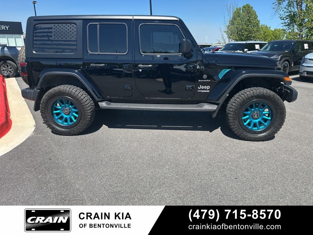 2018 Jeep Wrangler Unlimited Sahara - 4WD / ONE OWNER / LIFTED!