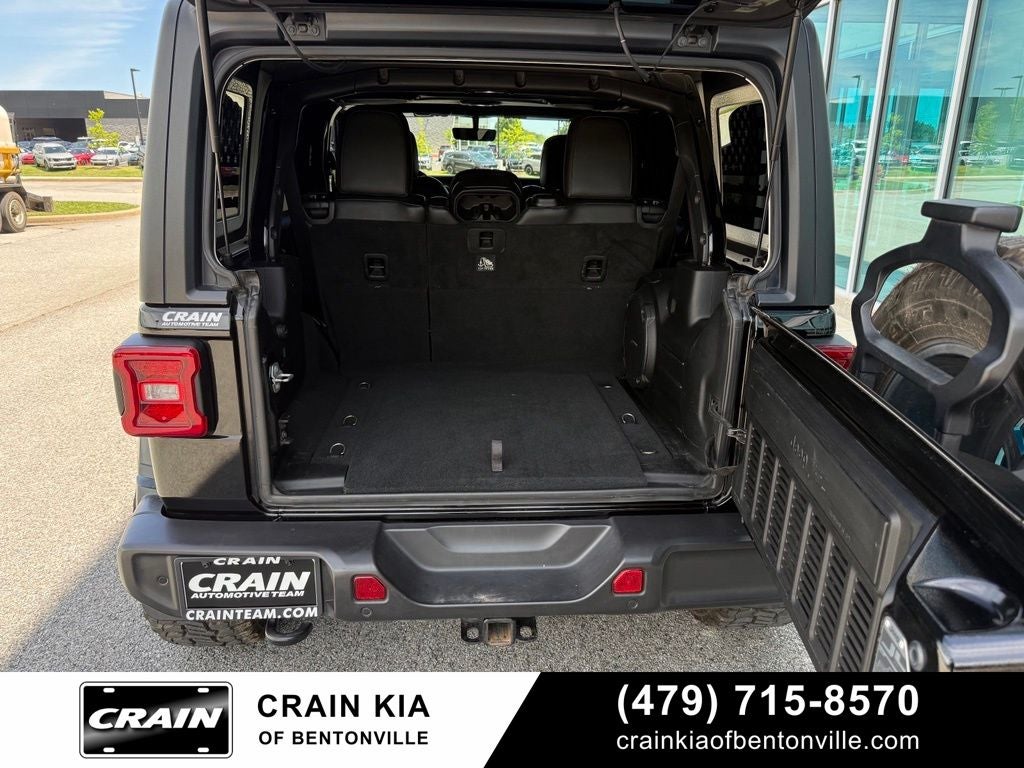 2018 Jeep Wrangler Unlimited Sahara - 4WD / ONE OWNER / LIFTED!