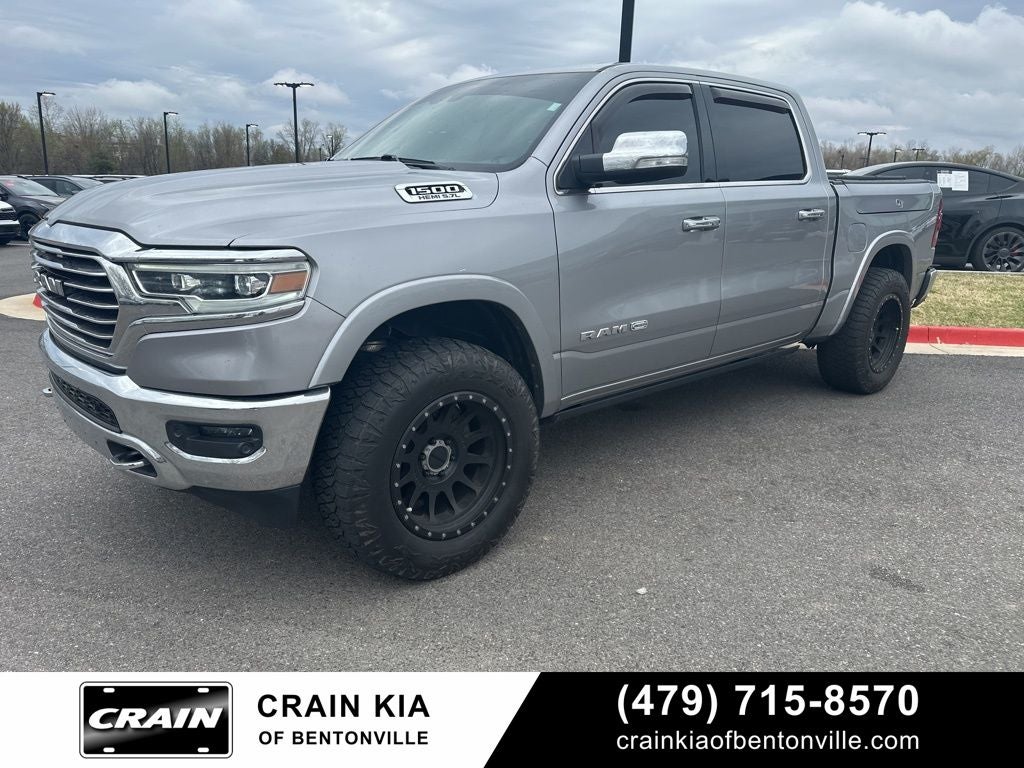 2020 RAM 1500 Laramie Longhorn - 4WD / PANORAMIC SUNROOF / LIFTED!