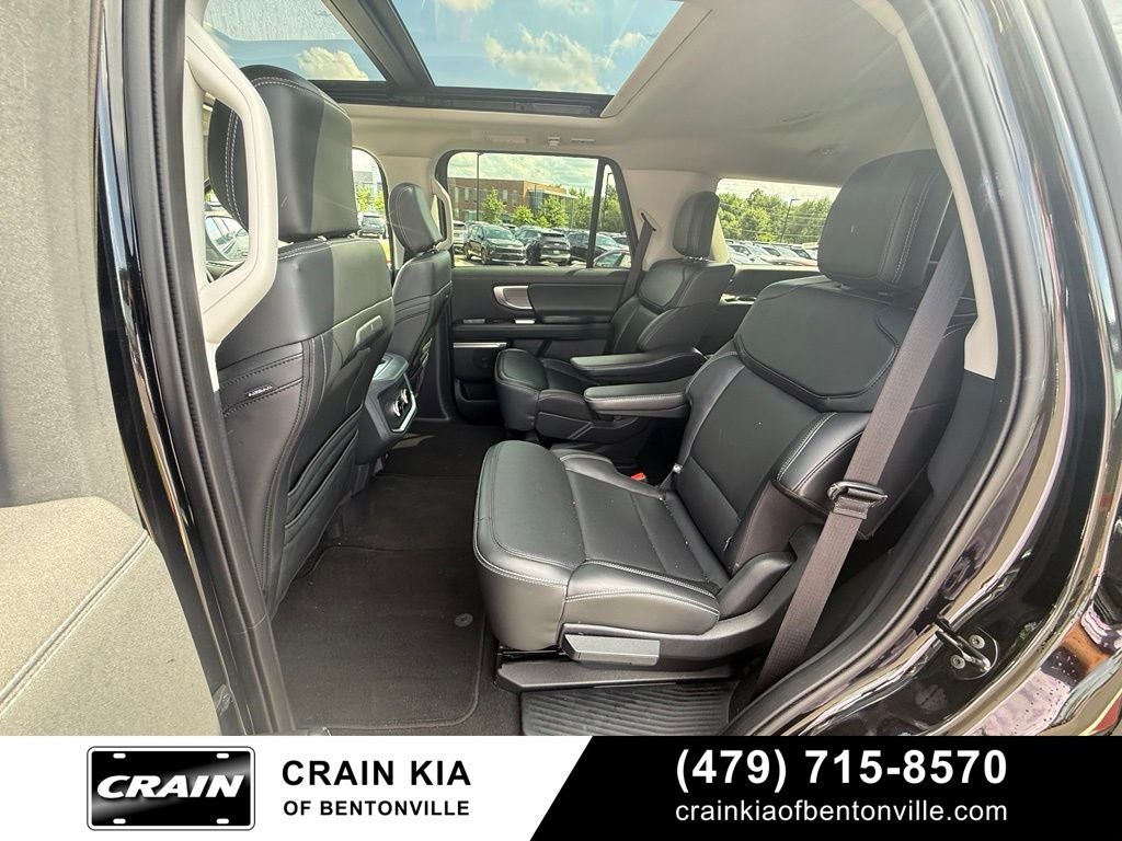 2025 Ford Expedition Platinum - 4WD / PANORAMIC SUNROOF / ONE OWNER