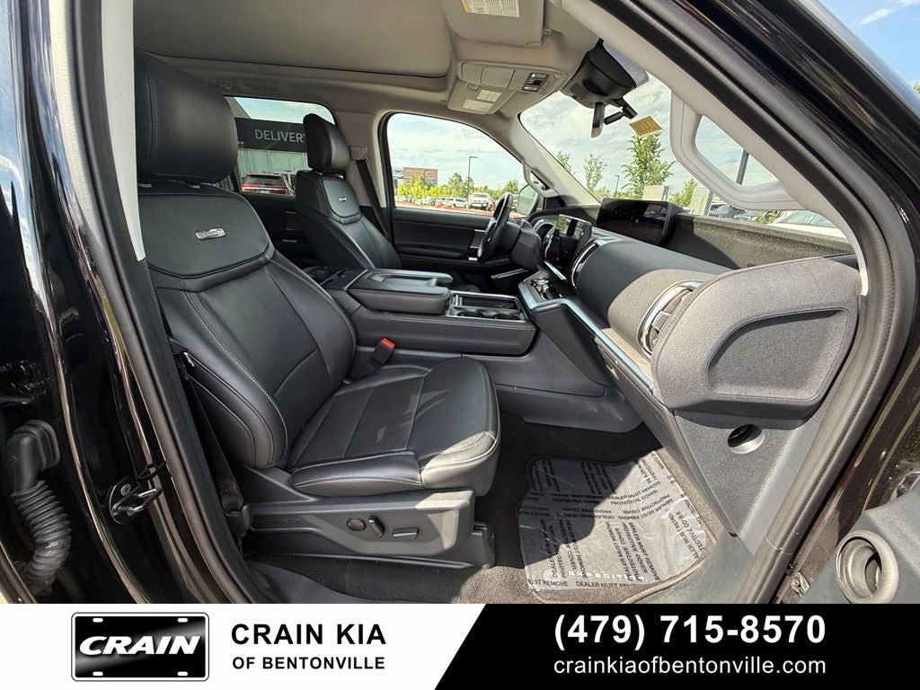 2025 Ford Expedition Platinum - 4WD / PANORAMIC SUNROOF / ONE OWNER