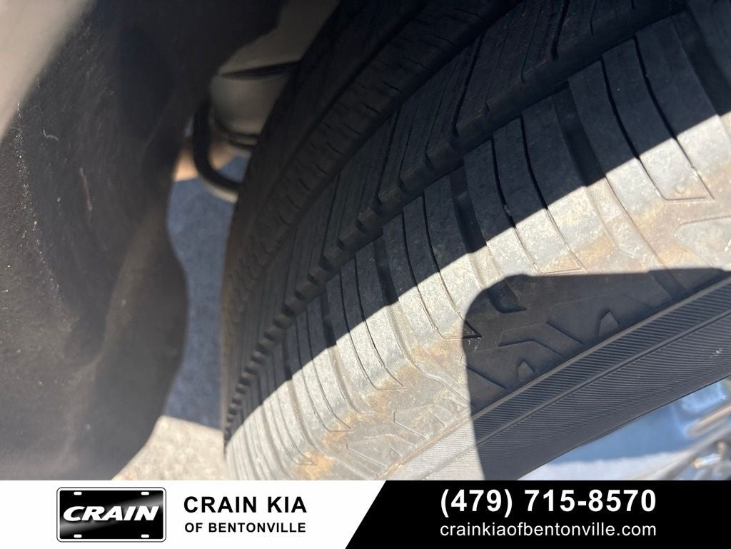 2024 Ford Explorer XLT - 4WD / CLEAN CARFAX / ONE OWNER