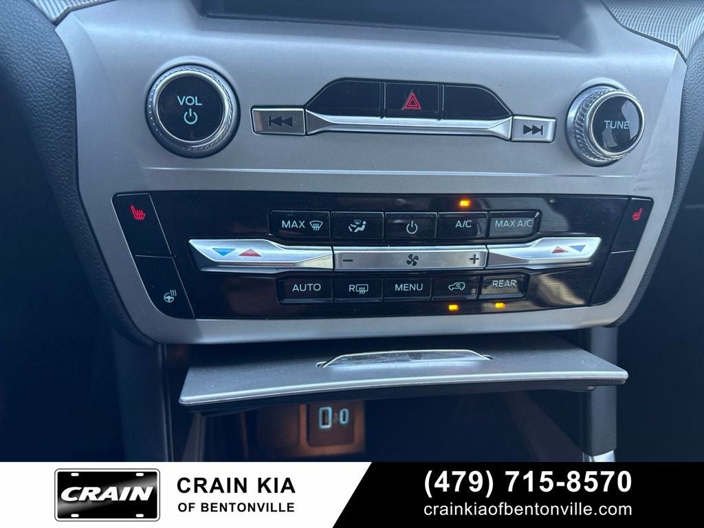 2024 Ford Explorer XLT - 4WD / CLEAN CARFAX / ONE OWNER