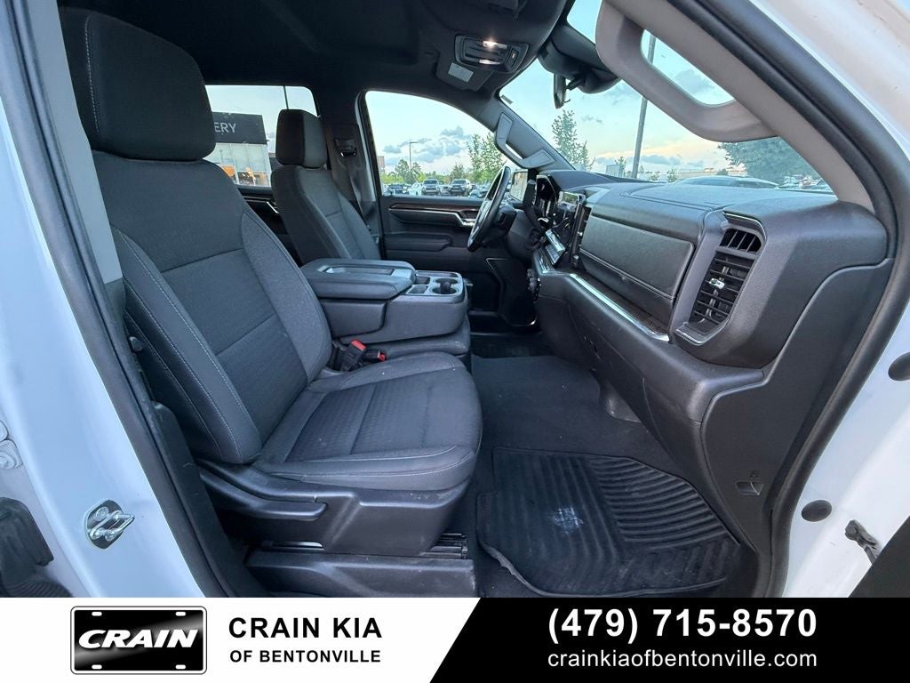 2023 Chevrolet Silverado 1500 LT - 4WD / CLEAN CARFAX / ONE OWNER