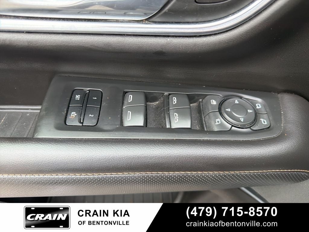 2021 GMC Yukon AT4 - 4WD / PANORAMIC SUNROOF / CLEAN CARFAX