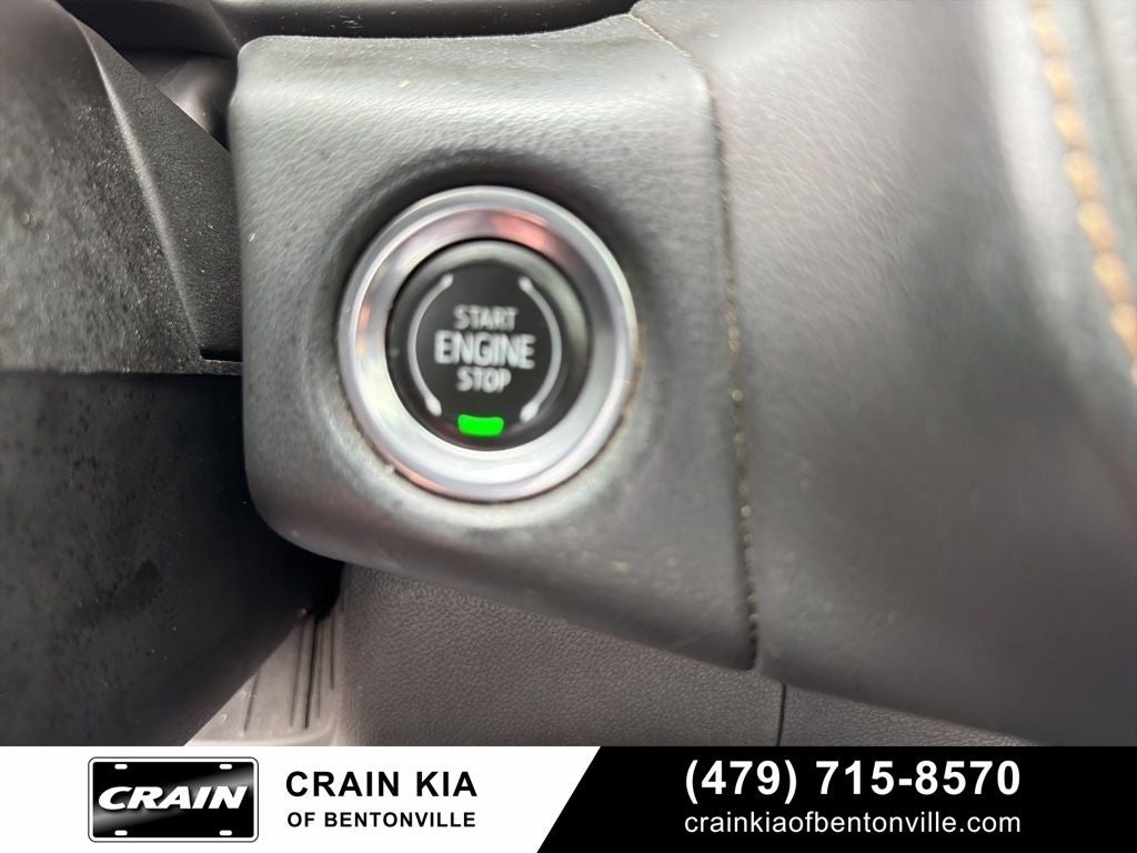 2021 GMC Yukon AT4 - 4WD / PANORAMIC SUNROOF / CLEAN CARFAX