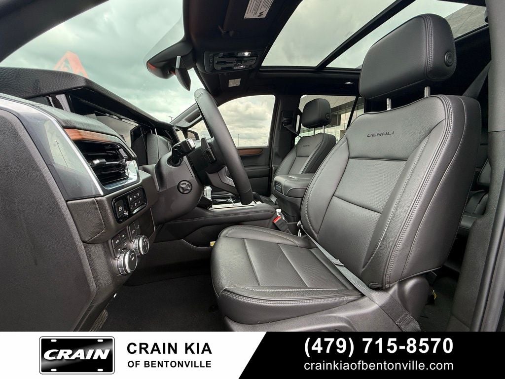2026 GMC Yukon Denali - 4WD / PANORAMIC SUNROOF / CLEAN CARFAX