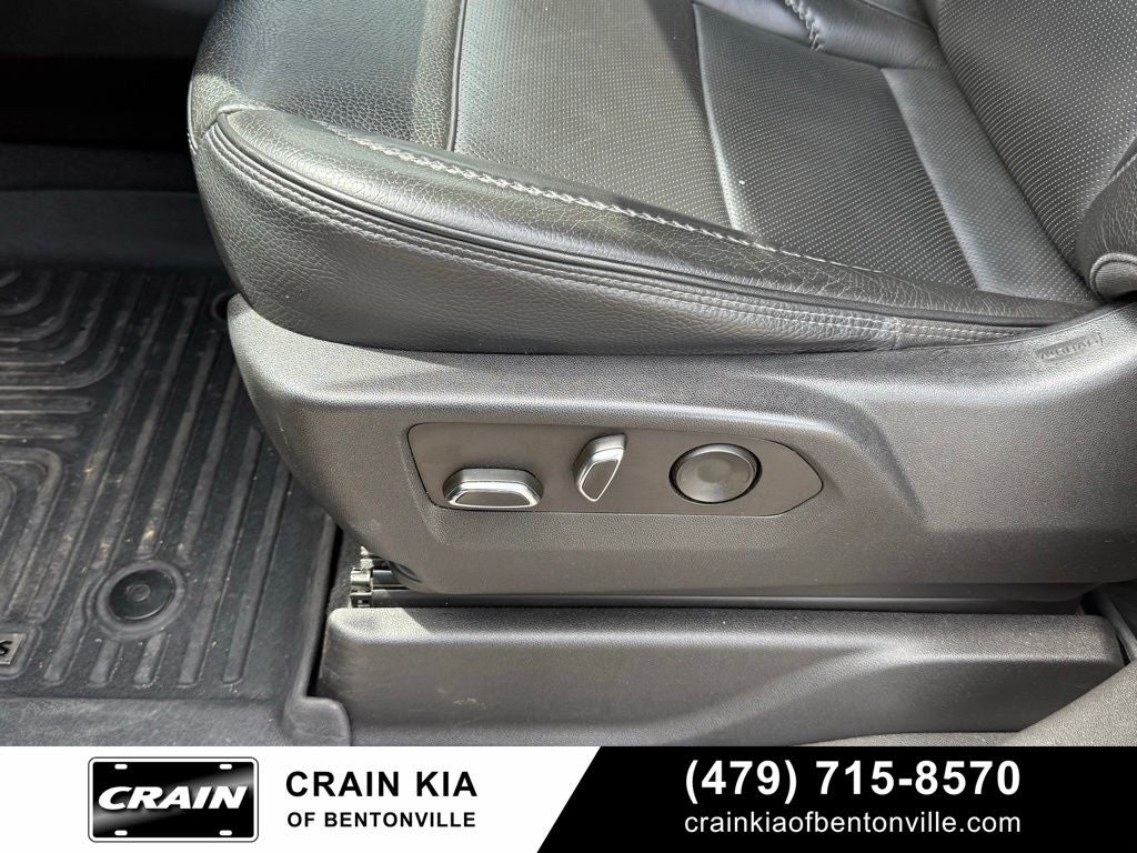2022 GMC Yukon XL Denali - 4WD / CLEAN CARFAX