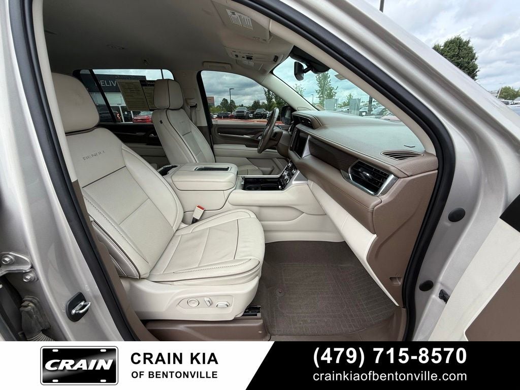 2022 GMC Yukon XL Denali - 4WD / CLEAN CARFAX / ONE OWNER