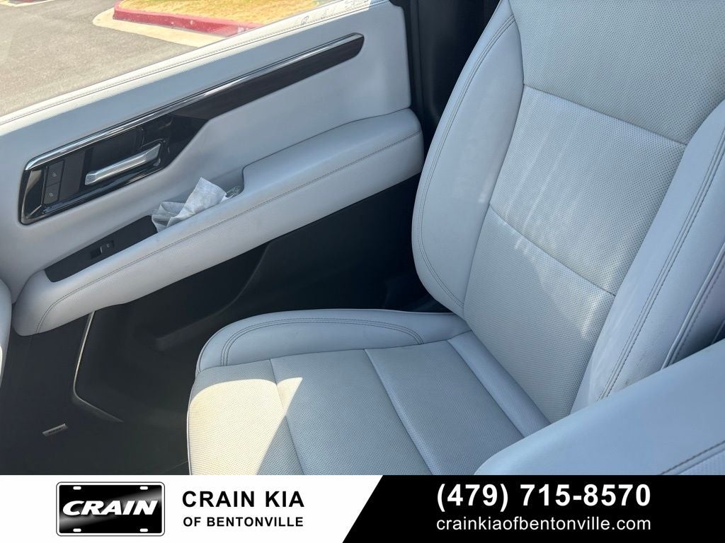 2025 Chevrolet Suburban Premier - 4WD / PANORAMIC SUNROOF / CLEAN CARFAX