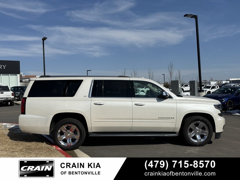2015 Chevrolet Suburban LTZ - 4WD / SUNROOF / DVD / CLEAN CARFAX