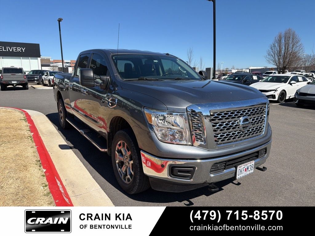 2019 Nissan Titan XD SV - 4WD / CLEAN CARFAX / ONE OWNER