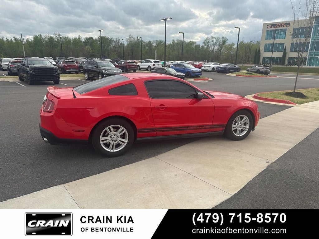 2011 Ford Mustang V6 - CLEAN CARFAX