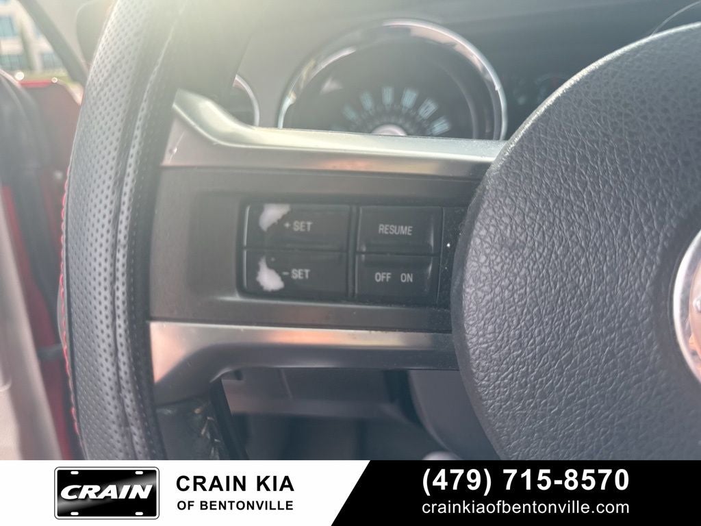 2011 Ford Mustang V6 - CLEAN CARFAX