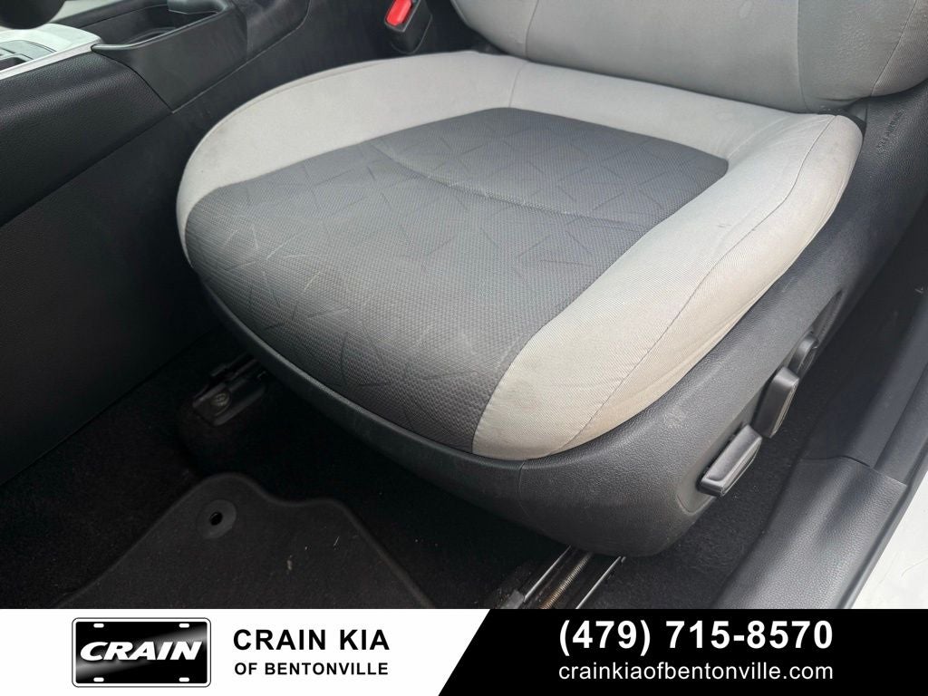 2021 Toyota RAV4 XLE - CLEAN CARFAX HISTORY