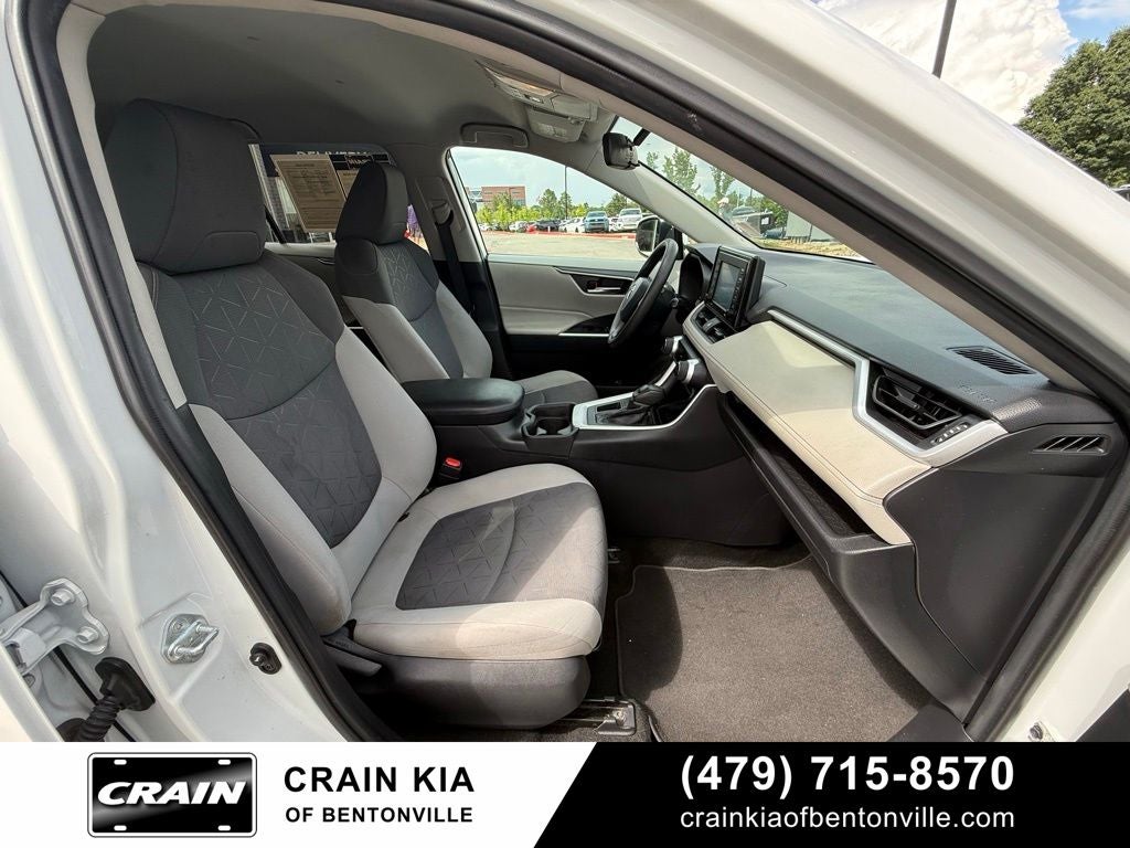 2021 Toyota RAV4 XLE - CLEAN CARFAX HISTORY