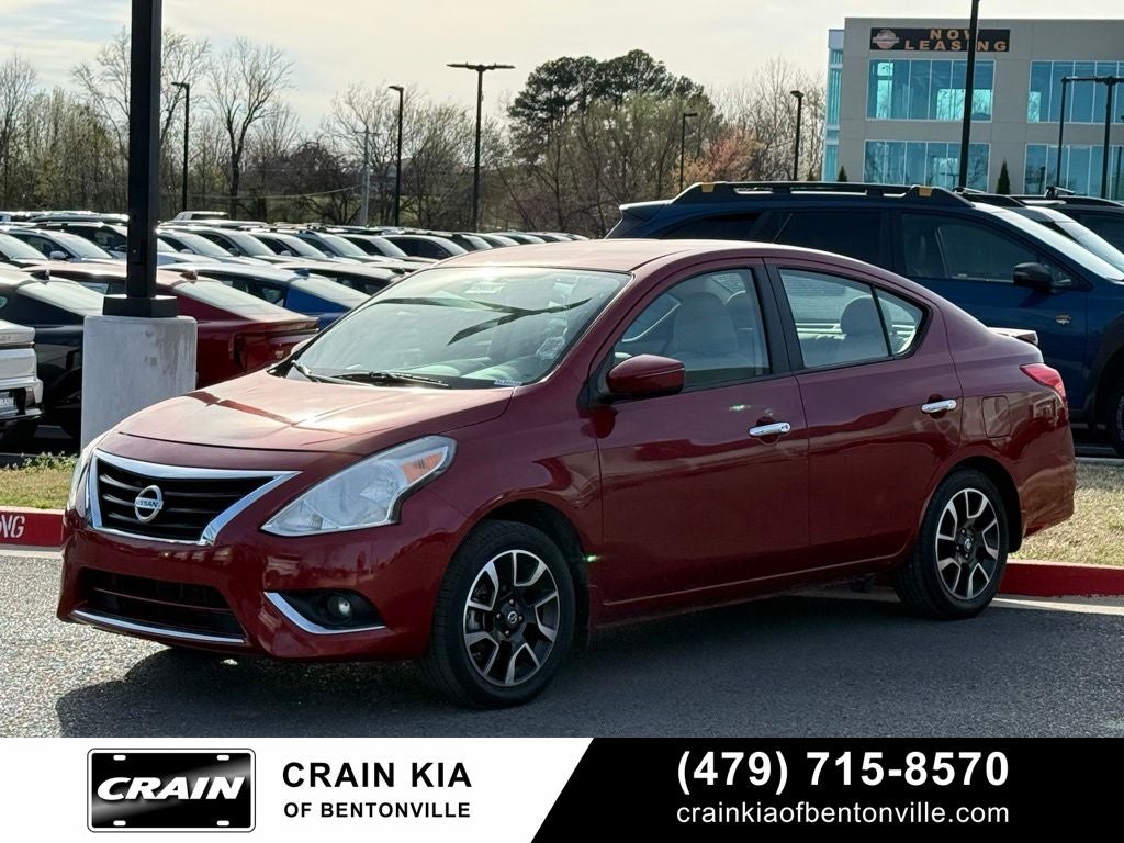 2015 Nissan Versa 1.6 SL - LOW MILES!
