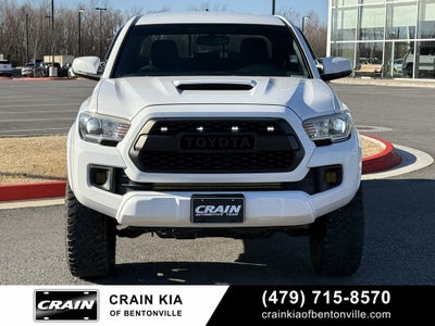 2017 Toyota Tacoma SR V6 - 4WD / LIFTED! / CLEAN CARFAX
