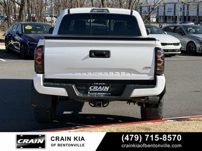 2017 Toyota Tacoma SR V6 - 4WD / LIFTED! / CLEAN CARFAX