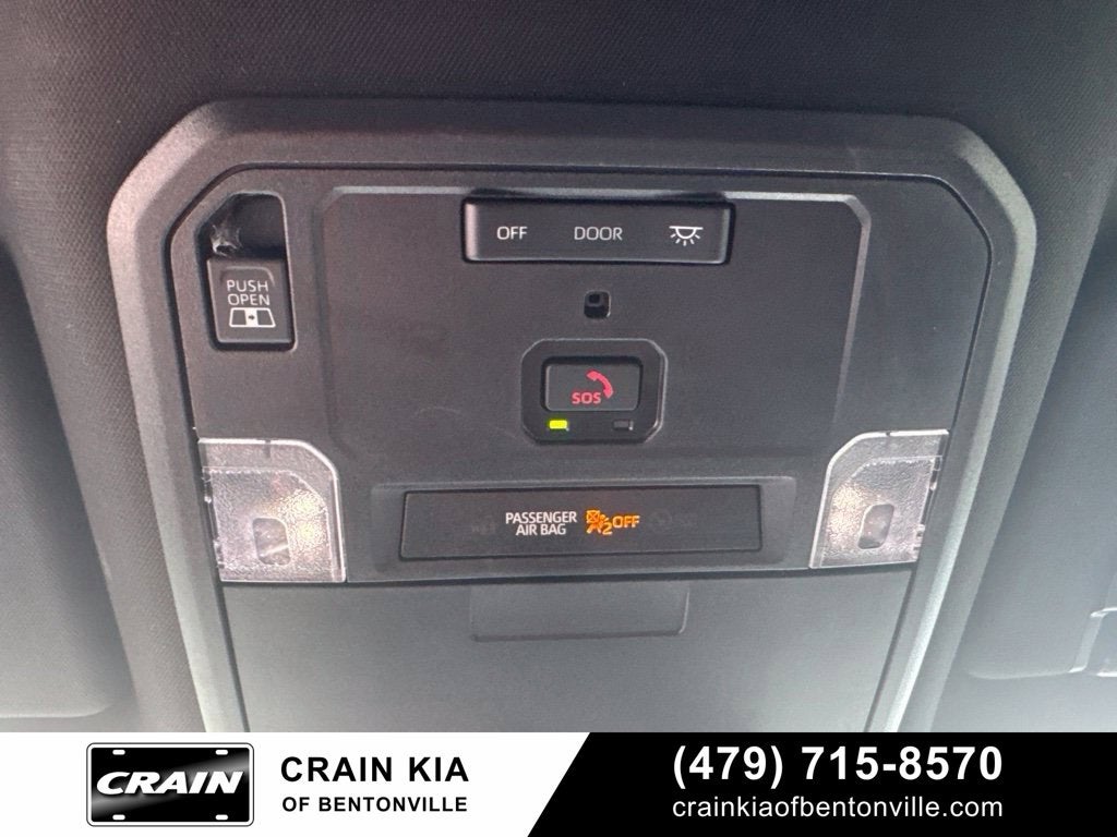 2024 Toyota Tacoma SR5 - 4WD / CLEAN CARFAX