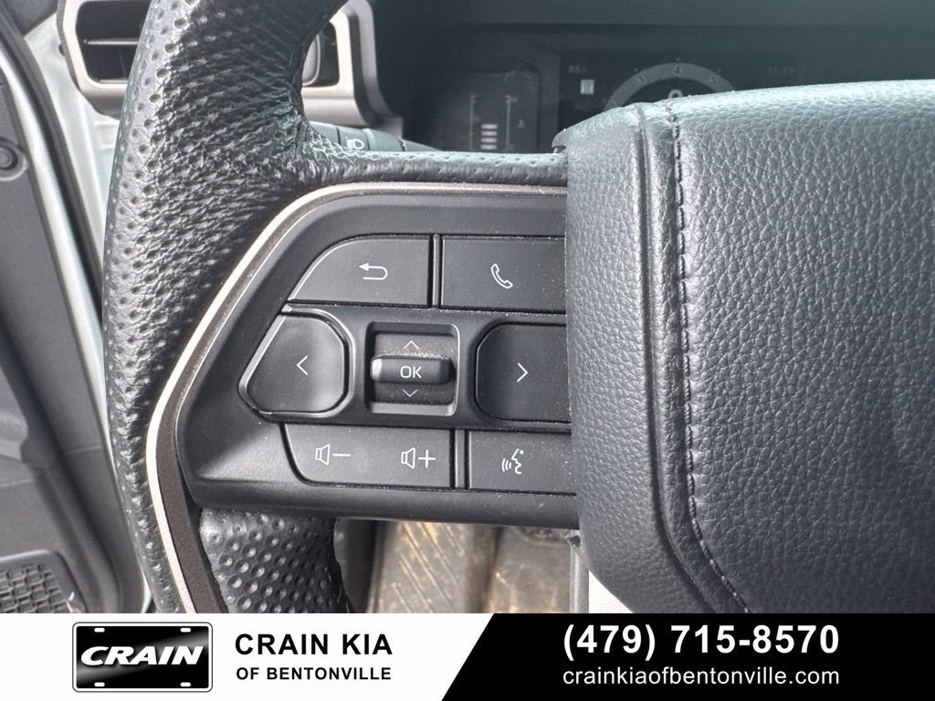2024 Toyota Tacoma SR5 - 4WD / CLEAN CARFAX