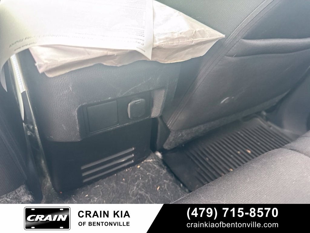 2024 Toyota Tacoma SR5 - 4WD / CLEAN CARFAX