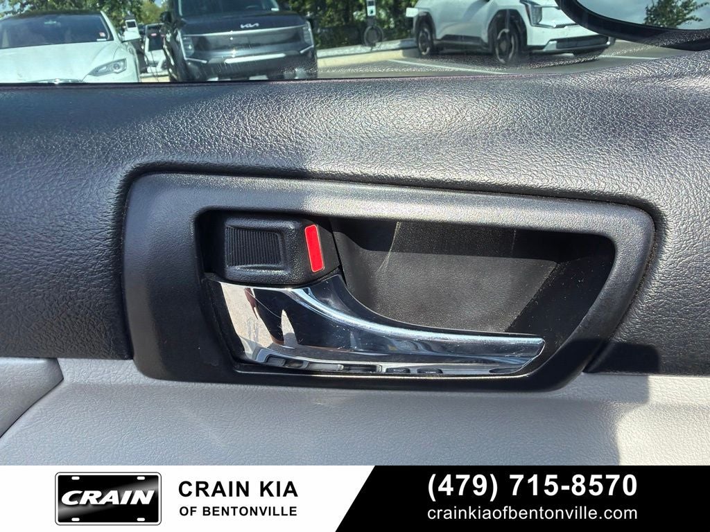 2013 Toyota Camry Hybrid XLE - SUNROOF