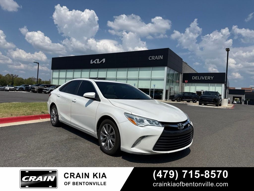 2015 Toyota Camry XLE - SUNROOF / LEATHER / NAV
