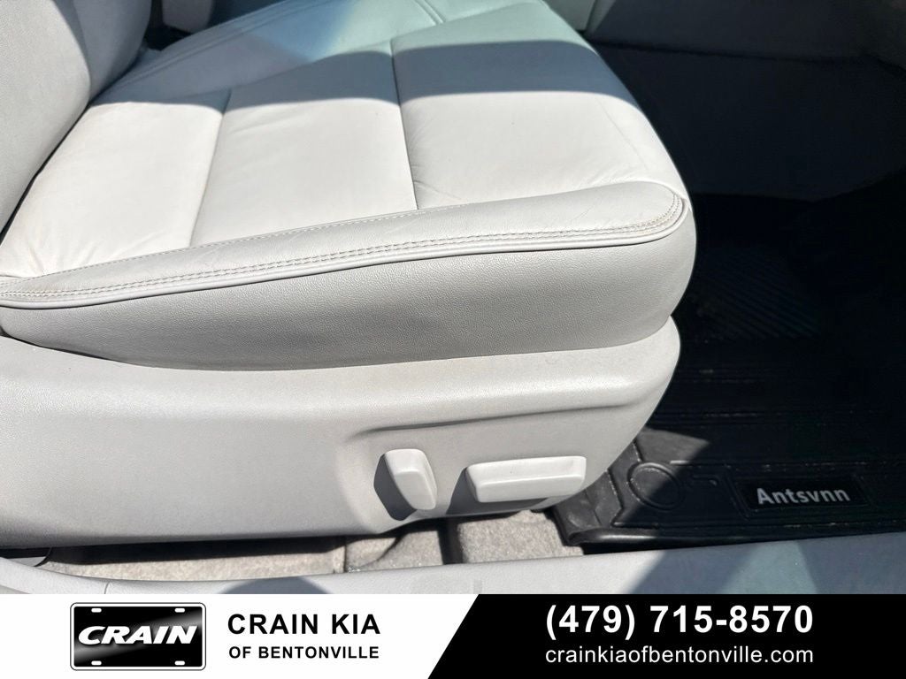 2015 Toyota Camry XLE - SUNROOF / LEATHER / NAV